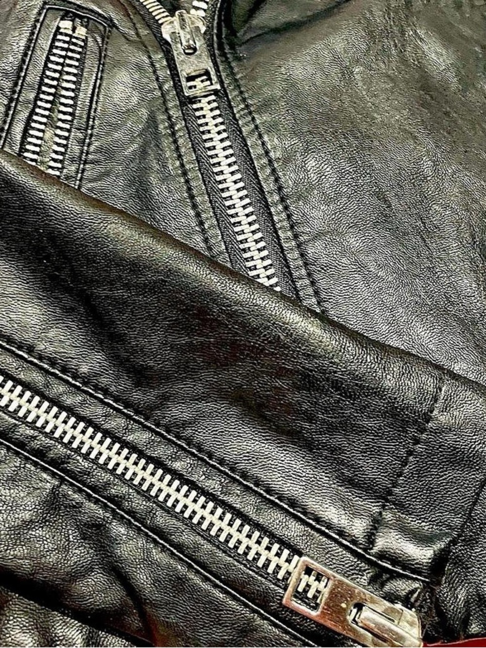 Edgy Faux Leather Moto Jacket With Zipper Accents Size 2-4 XS - Picture 4 of 5